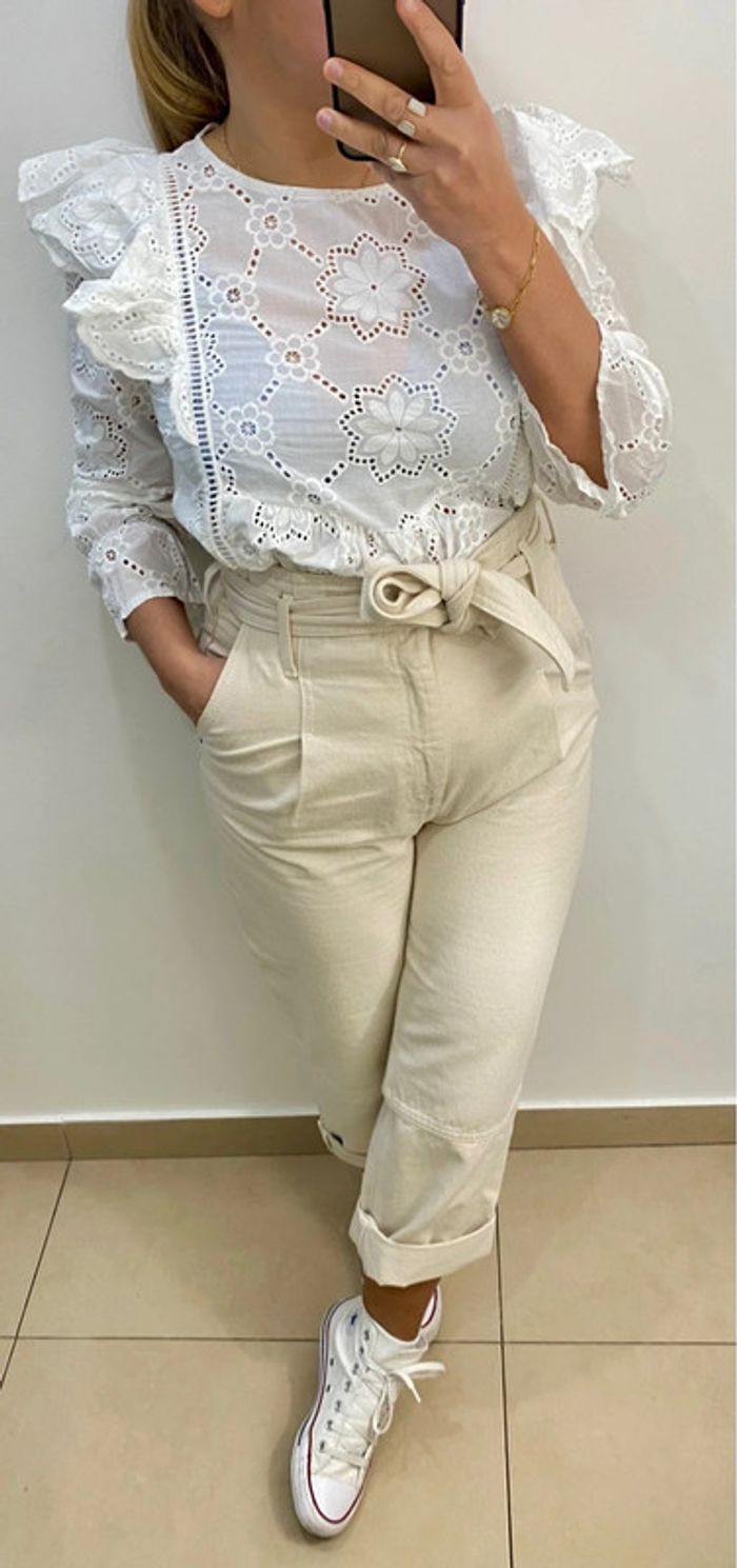 Jolie Blouse Romantique Avec Broderie Anglaise Er Volant Taille S-M - photo numéro 3