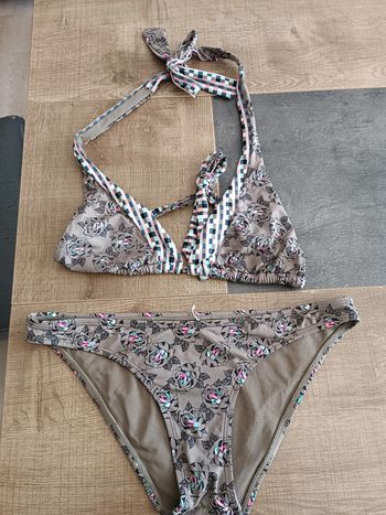 bikini marron à fleurs