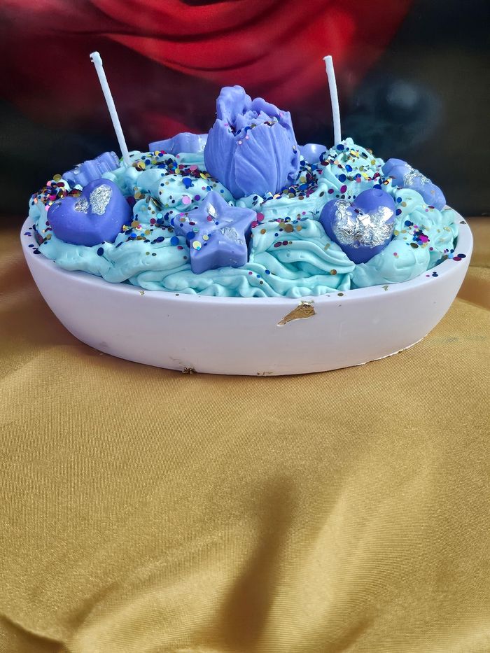 Bougie gourande à la violette - photo numéro 2