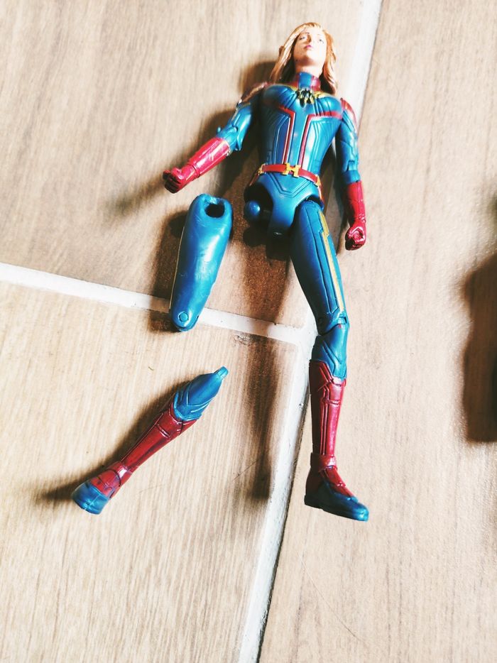 💫Lot de 2 Figurines Captain Marvel et Thanos Avengers Marvel - photo numéro 5