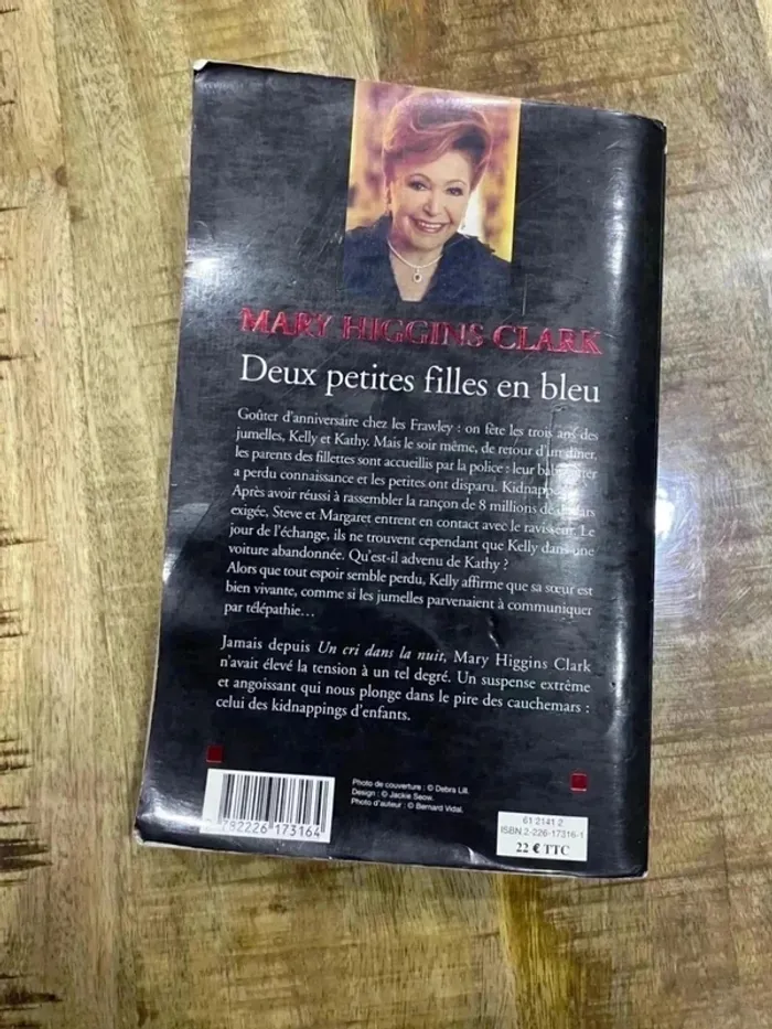 Roman de Mary Higgins Clark: deux petites filles en bleu - photo numéro 3