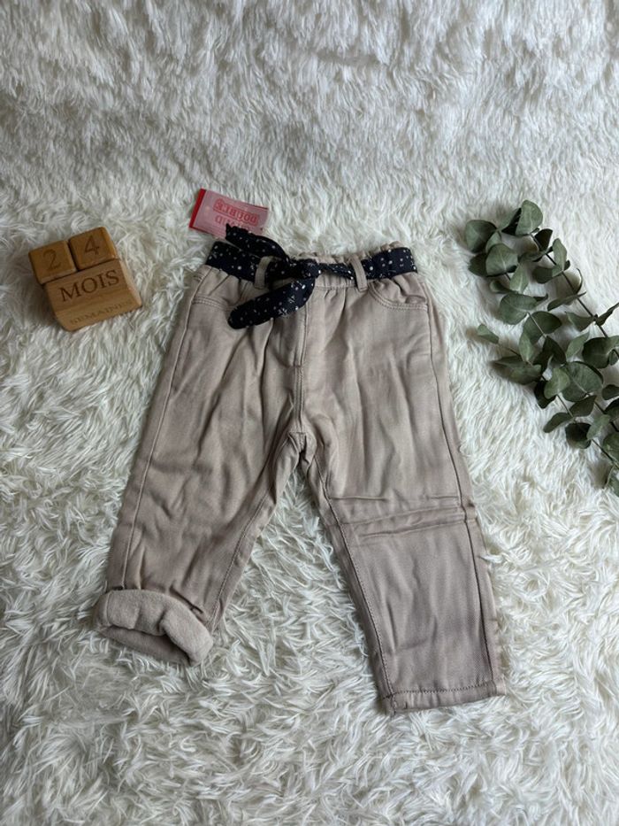 Pantalon beige du pareil au même taille 24 mois