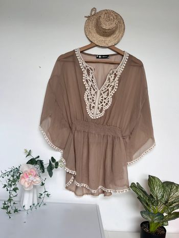 jolie blouse beige dentelle