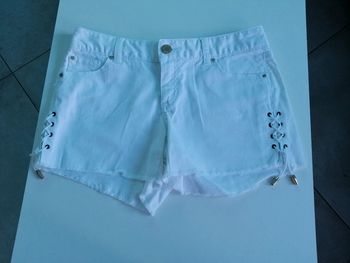 Short blanc lacets dorés