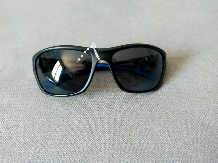 unettes de soleil noires sport – Look moderne - 3 examplaires