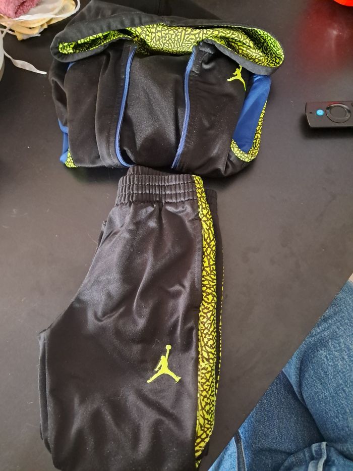 Ensemble de sport jordan taille 4 ans garçon
