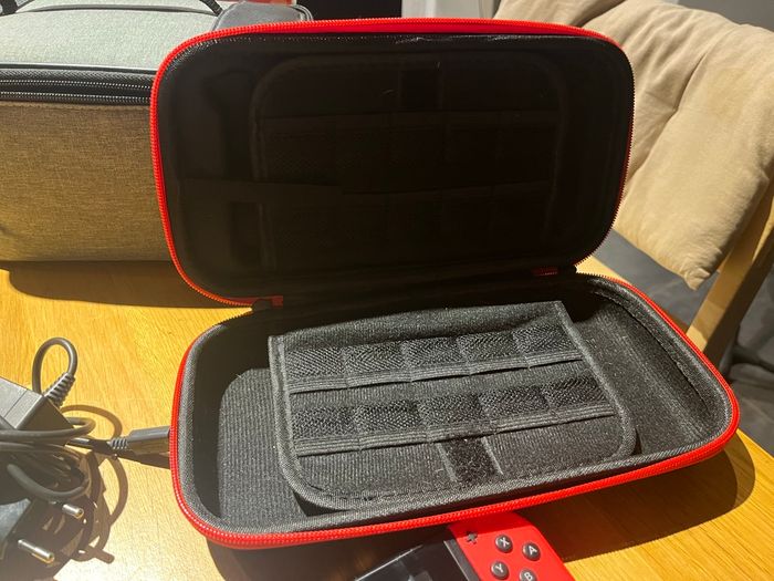 Switch avec accessoires jeux et sacoches - photo numéro 4
