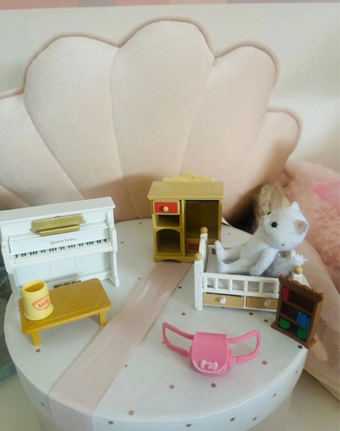 Lot meubles chambre chat / piano Sylvanian