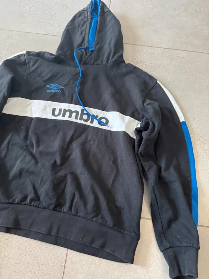 Sweat à capuche Umbro, taille M, très bon état - photo numéro 2