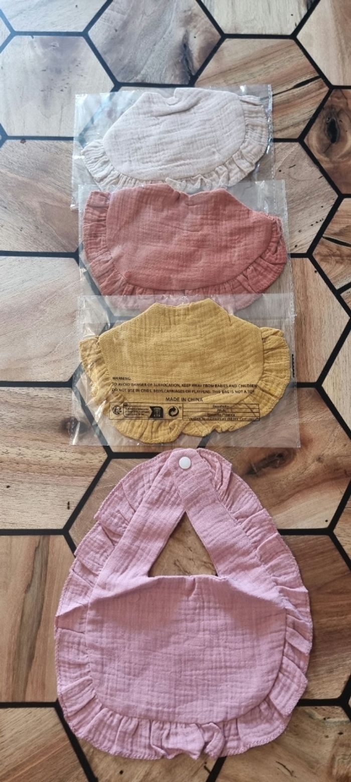 Lot de 4 Bavoirs bébé en coton neuf