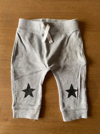 Pantalon gris étoiles