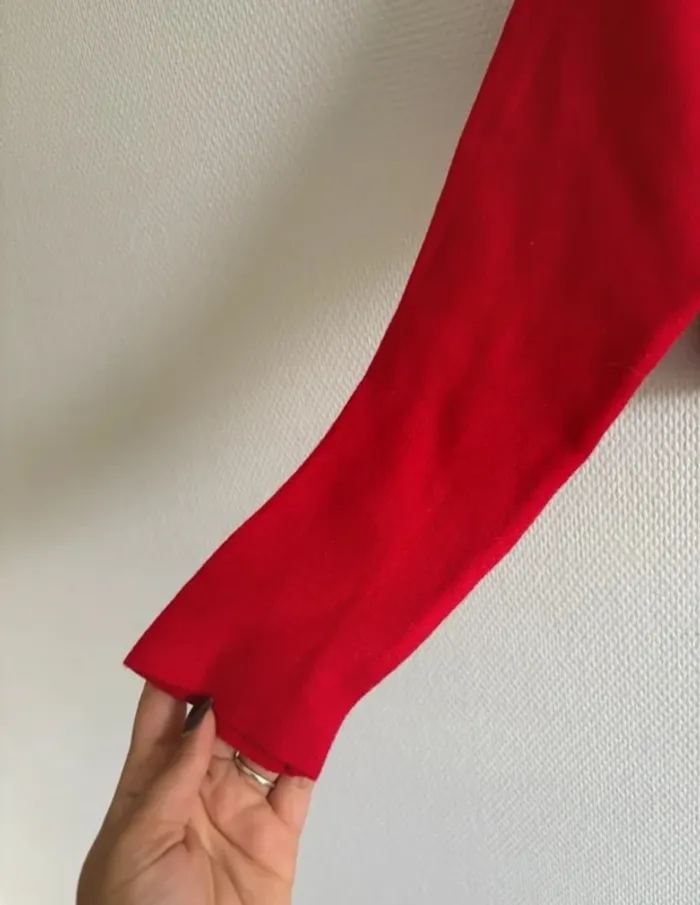 Pull rouge col montant - photo numéro 2
