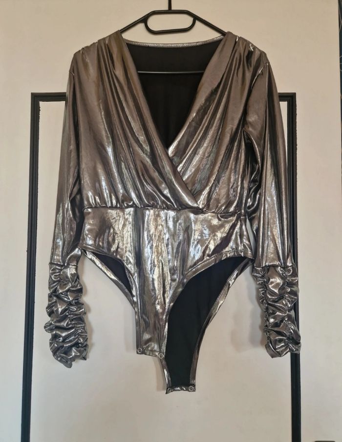 Body femme argenté effet métallisé – Manches longues – Très bon état - photo numéro 3