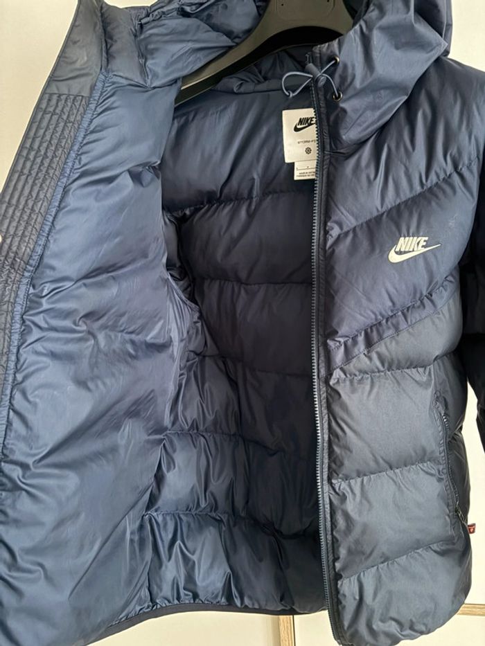 Doudoune Nike taille S - photo numéro 3