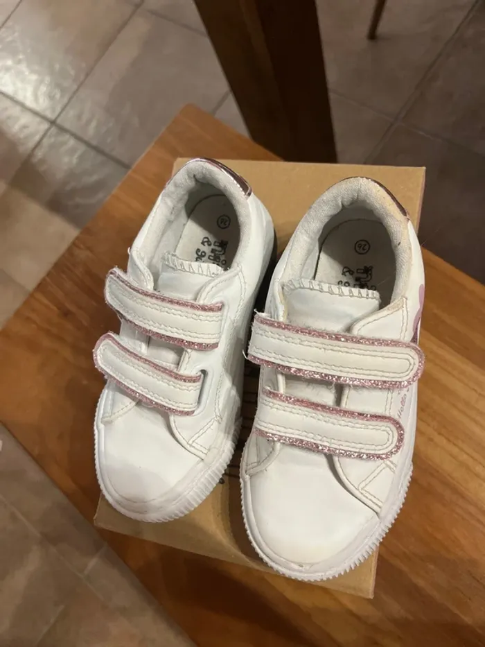 Basket taille 26 blanche et violette - photo numéro 2