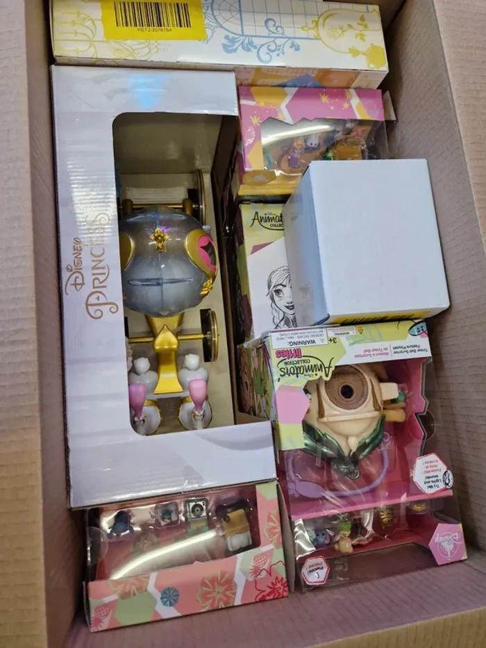 D216 - lot de 7 articles disney. poupées et figurines valeur environ 197€ - photo numéro 2
