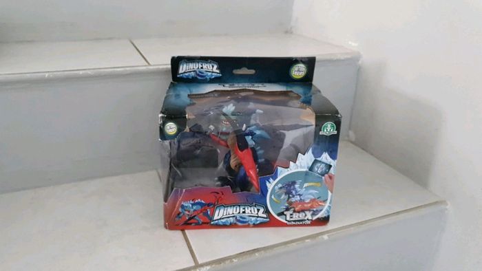 Figurine Dinofroz T Rex gladiator Neuf