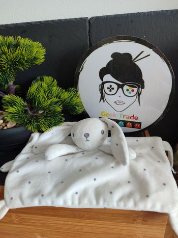 doudou lapin Simba toys gris blanc étoiles rose carré plat DD003457