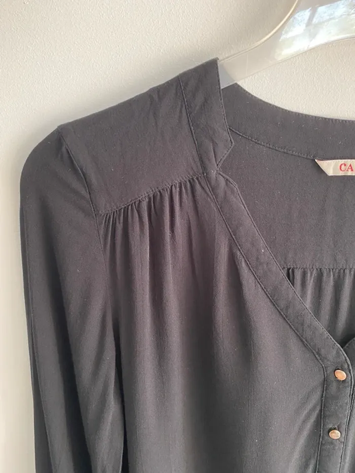 Blouse camaïeu noir boutons doré - photo numéro 3