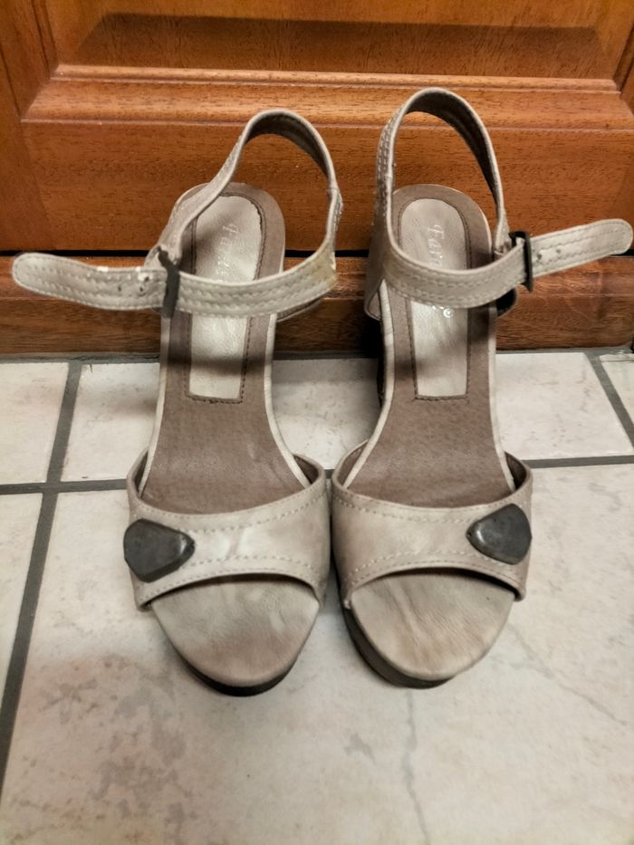 Nu-pieds gris argent, talon 8 cm