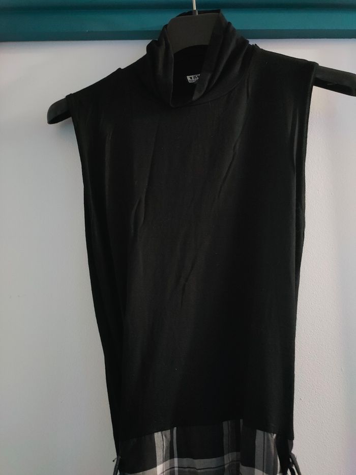 Petite robe courte  sans manche - photo numéro 3