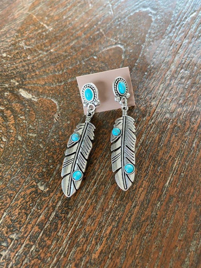 Magnifique paire de boucles d’oreilles avec plume et turquoise - photo numéro 3