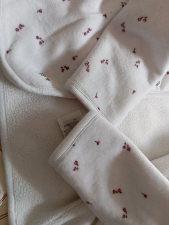 Petite veste de pyjama polaire . 36 mois - photo numéro 5