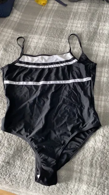 Maillot baim taille 46 neuve
