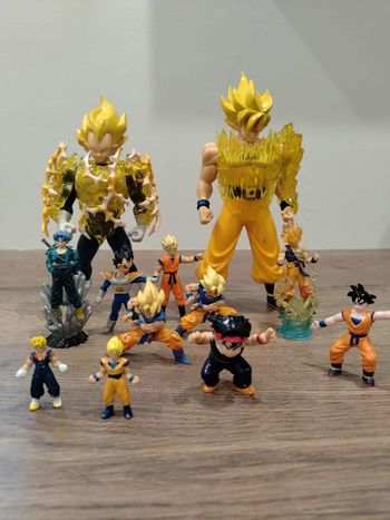 Lot figurines officielles dragon ball