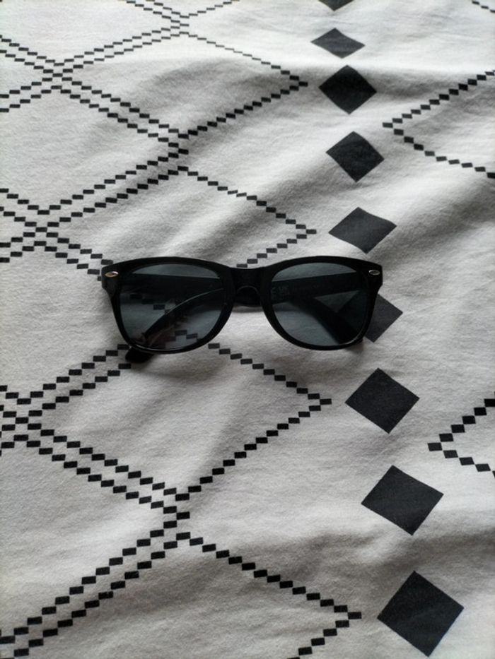 Lunettes de soleil unisexe en plastique noire taille adulte - photo numéro 2