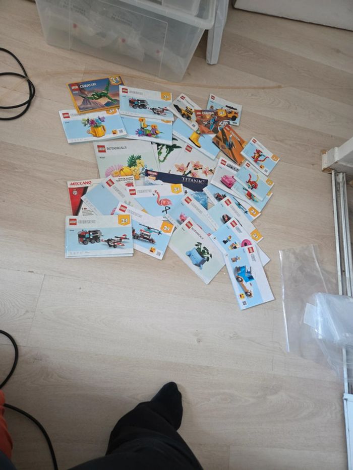 Lot nombreuses notices lego