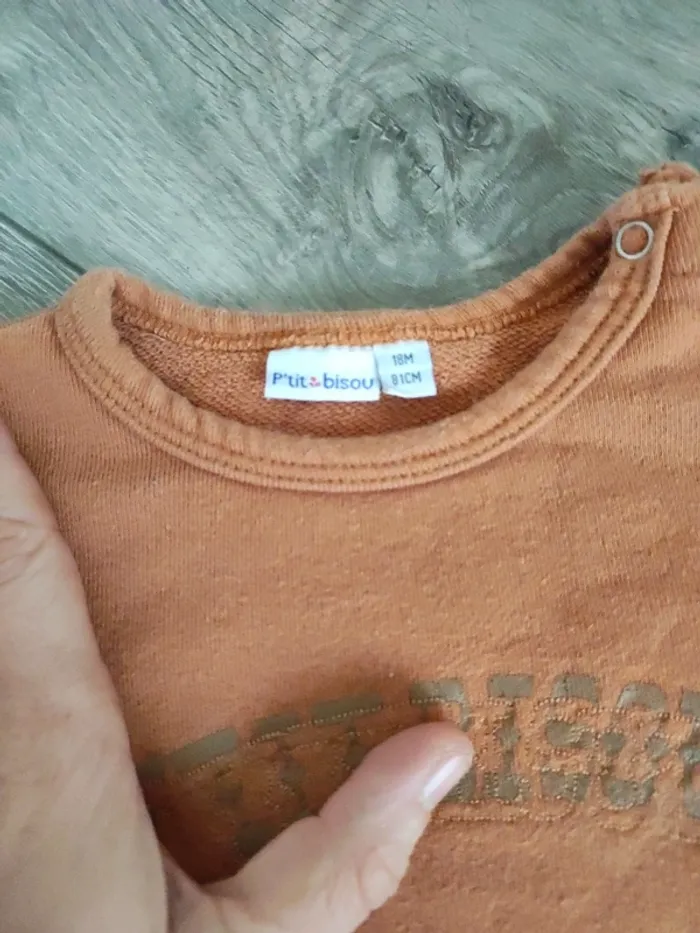 Pull marron petit bisous - photo numéro 4