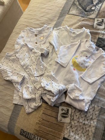 4 pyjama mixte TBE taille 6 mois