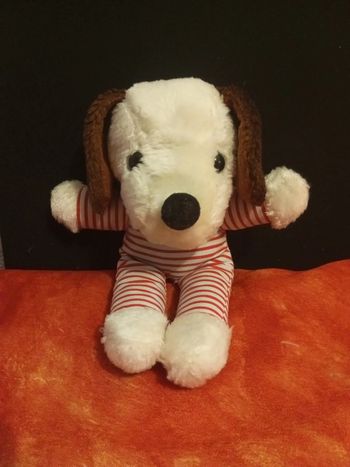 Peluche chien rayé blanc et rouge