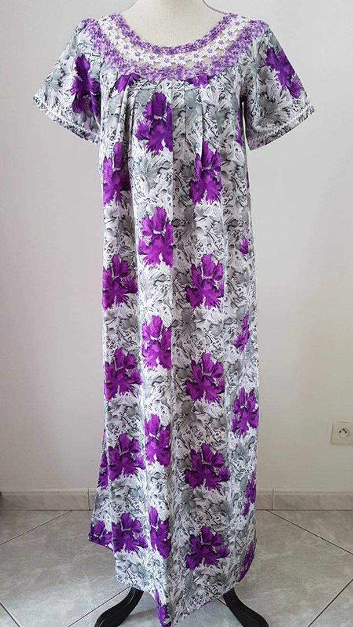 Djellaba grise et violette
