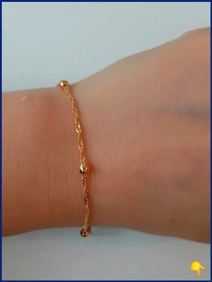 Bracelet doré élégant tendance féminine
