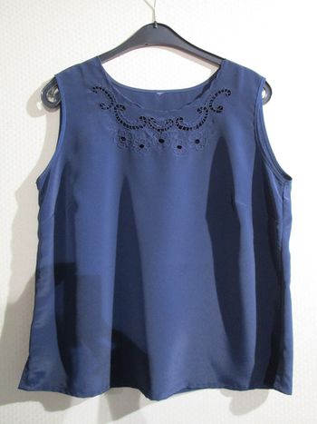 Top bleu marine 44 TBE