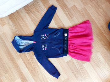 Ensemble jupe Hello Kitty et veste bleue in Extenso 4 ans - bon état