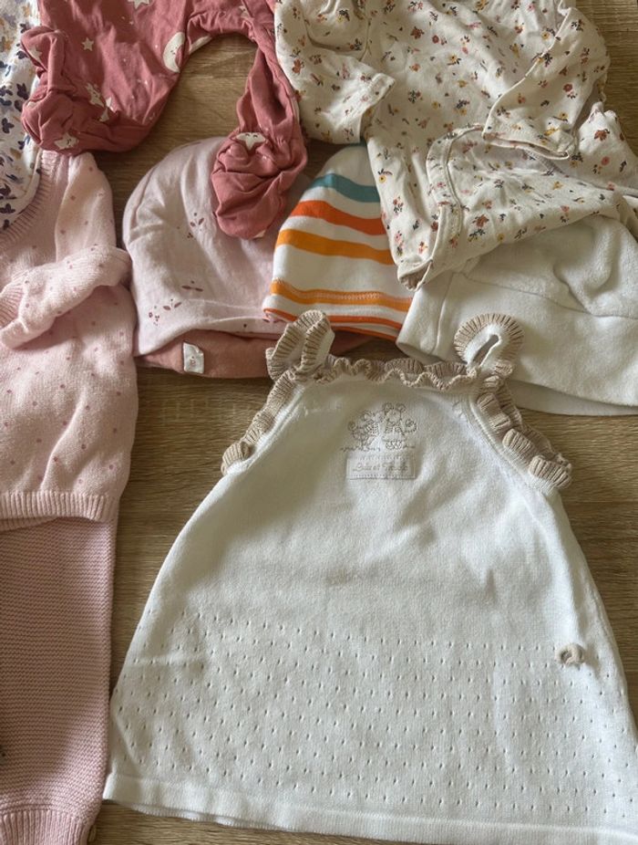 Lot de vêtements bébés filles - photo numéro 2