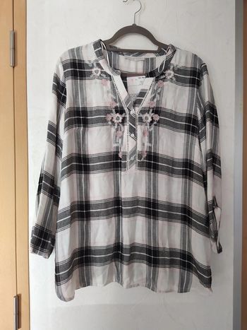 chemise tunique neuve à carreaux et broderies florales