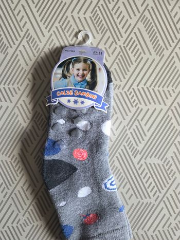1 paire de chaussettes neuves antidérapante 27/31