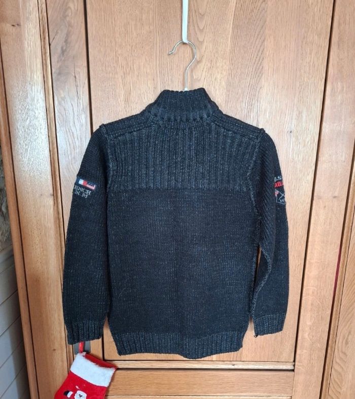 Pull noir 8 ans - photo numéro 6