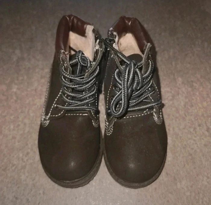 Bottines chaudes bébé garçon 20 comme NEUVES - photo numéro 2