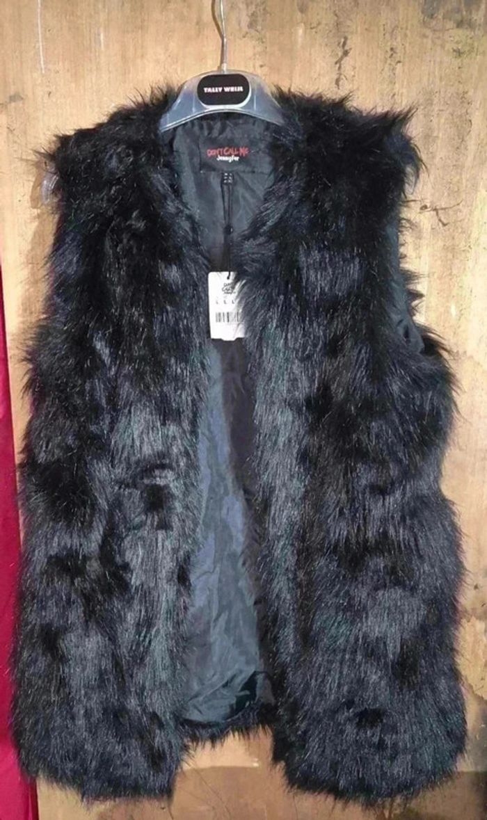 Veste sans manche fourrure synthétique taiile 🌹L 🌹noir