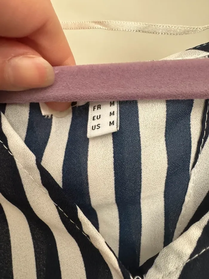 Blouse bleu marine et blanche - photo numéro 3