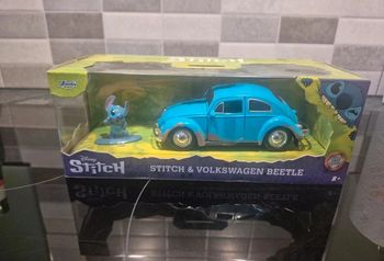vooiture avec figurine stitch disney