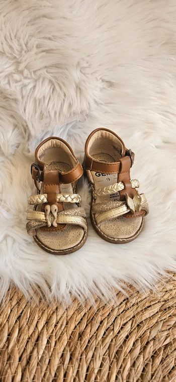 Paire de sandalette taille 19 fille
