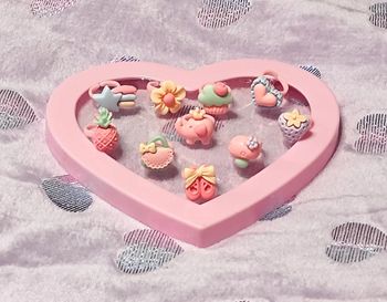 Joli lot 10 bagues plastiques pour enfants ajustables