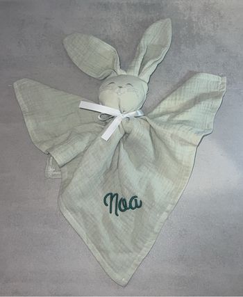 Doudou lapin en gaze de coton personnalisé
