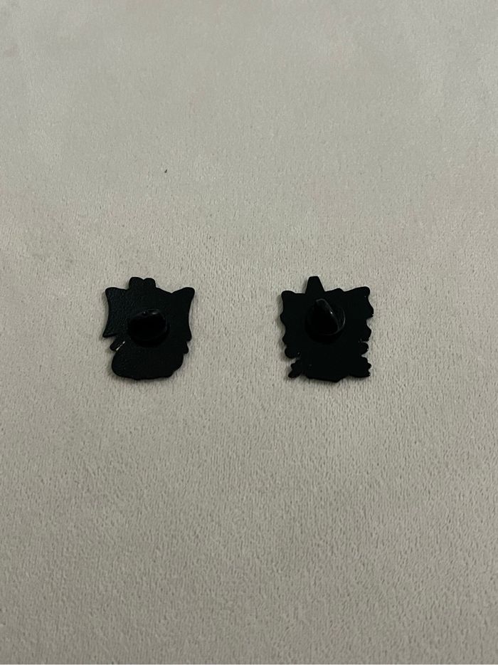 Broche en émail Pokémon Pikachu - photo numéro 3